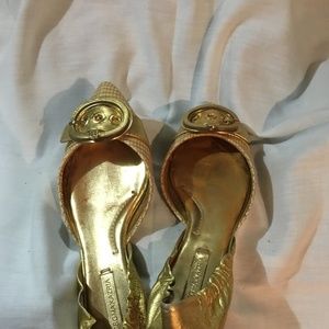 BCBGMAXAZRIA Gold Size 8.5B Flat Comfy Shoe Women